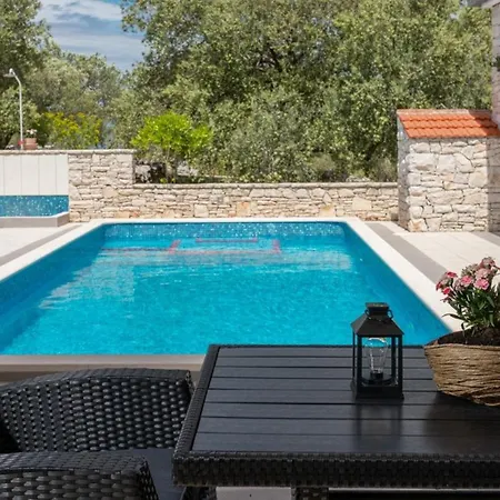 Ivona By Guide Vela Luka