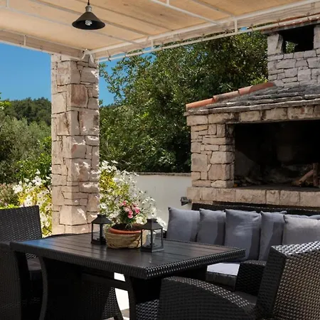 Ivona By Guide Villa Vela Luka