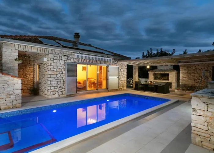 Ivona By Guide Villa *